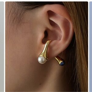 ONE PIECE STACKING PEARL GOLD EARRING NWT